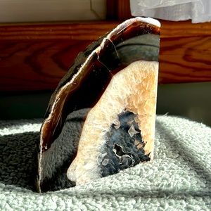 Polished agate geode